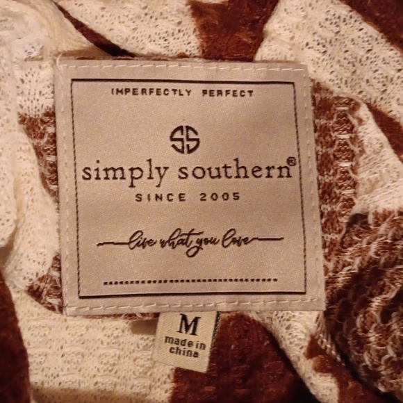 Simply Soutgern medium cow print shirt medium - Picture 3 of 3